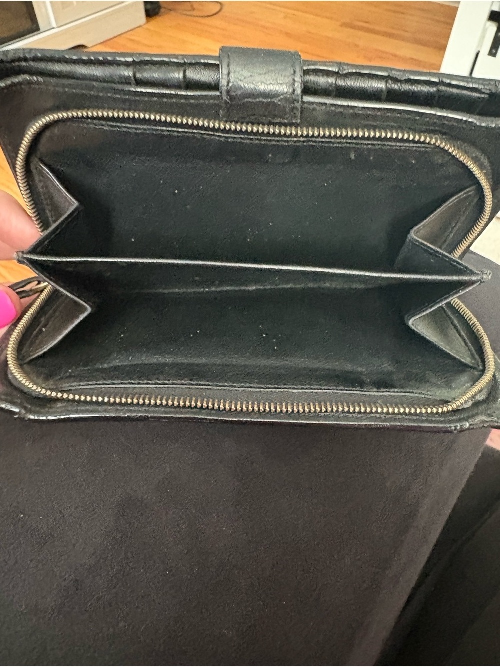 Bottega Veneta Black Embossed Leather wallet with chain - Picture 5 of 17